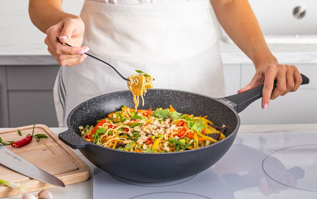 black-stone-zwieger-patelnia-wok